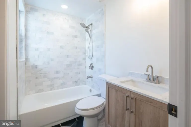 6xx Gerritt St — finished tub bathroom.
