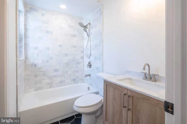 6xx Gerritt St — finished tub bathroom.